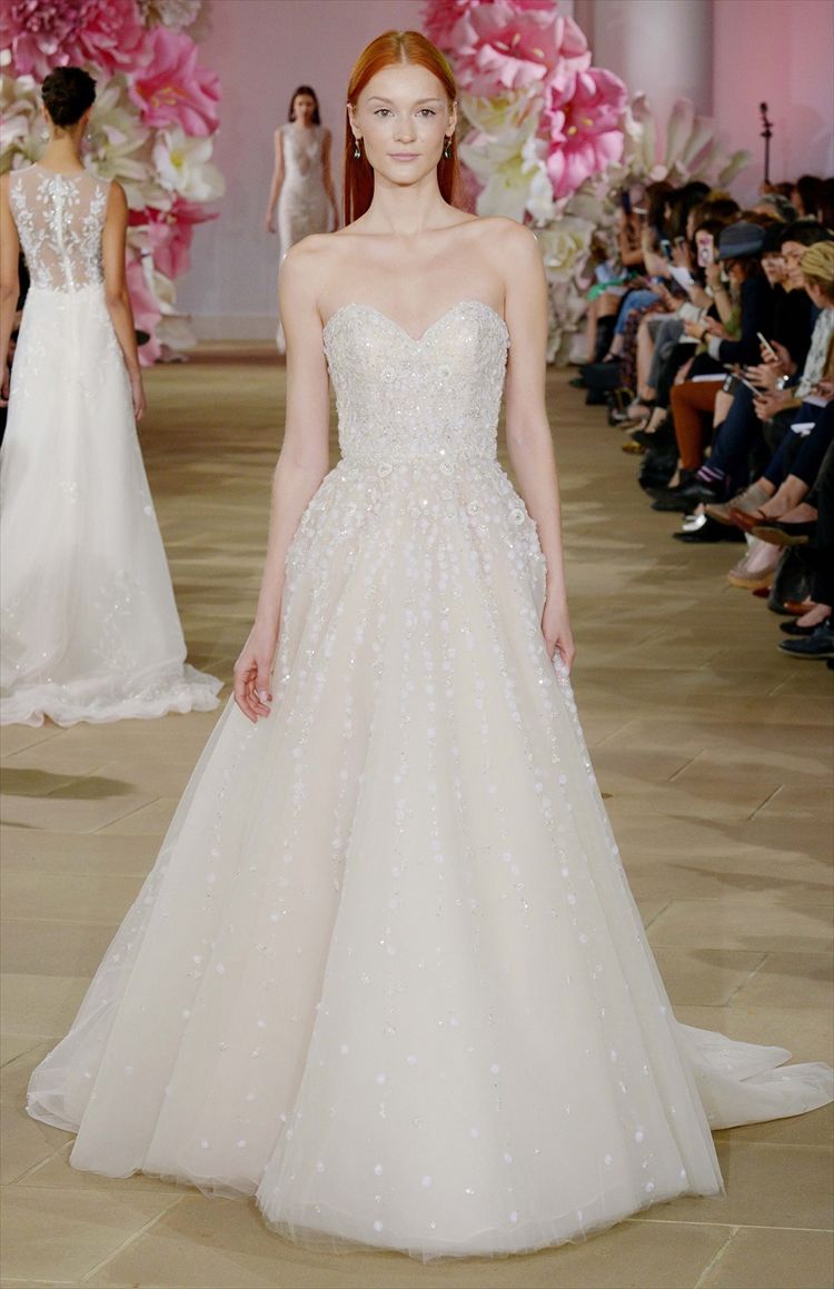 אינס די סנטו מציגה: שמלות בהשראת הטבע 2