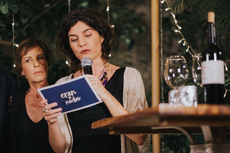 חברת הכנסת תמר זנדברג תחת החופה של נדב וערן, כי בשבילה זו שליחות (צילום: לירון אראל)