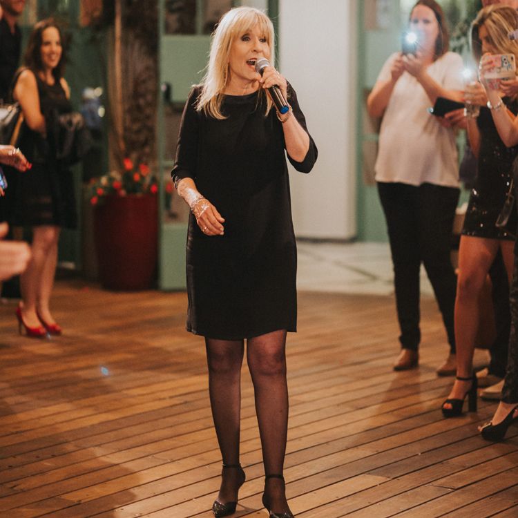 גם את פה? מתוך הביצוע של אילנית לשיר 