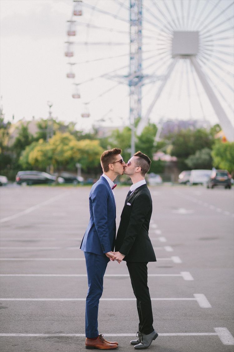 אתה בא לסיבוב? מתוך צילומי החתונה של ערן לוסטיגר ונדב שטריימר (צילום: לירון אראל)