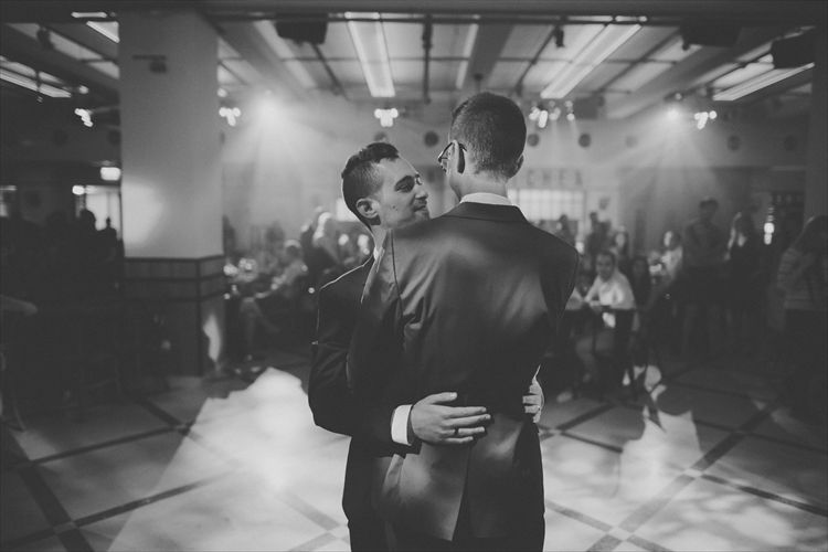 מחכים לצילומי הברית, ועד אז שיהיה המון מזל טוב. מתוך צילומי החתונה של ערן לוסטיגר ונדב שטריימר (צילום: לירון אראל)