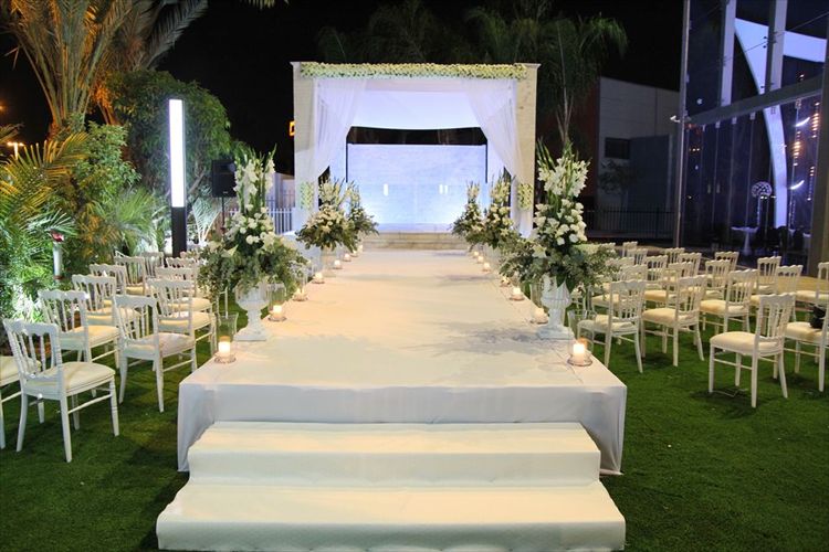 מוכנים להתרגש עם בן סנוף? עוד רגע וטקס החופה מתחיל (צילום: שרון רביבו)