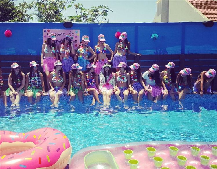 זמן הוואי: מסיבת הרווקות הכי צבעונית שהכרתן 10