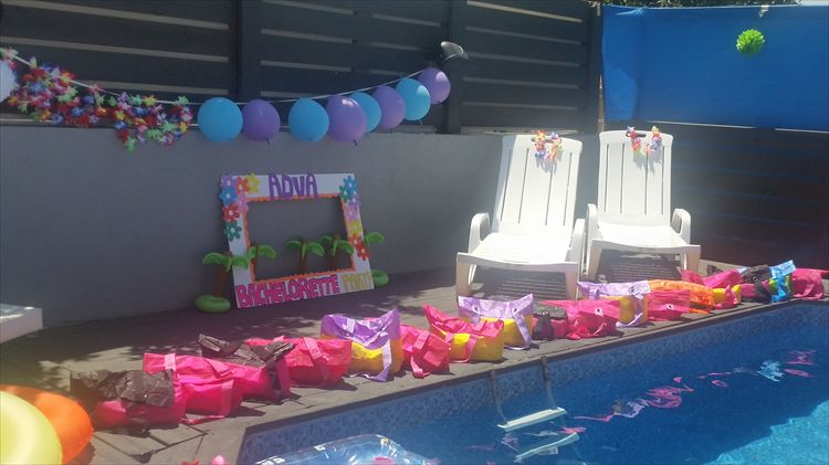 זמן הוואי: מסיבת הרווקות הכי צבעונית שהכרתן 9