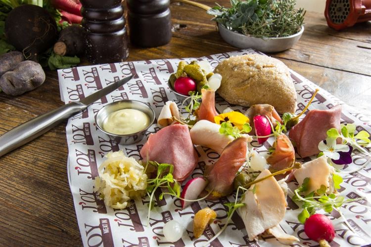 הזרקור: מסעדת ג'וי במתחם ממילא 4