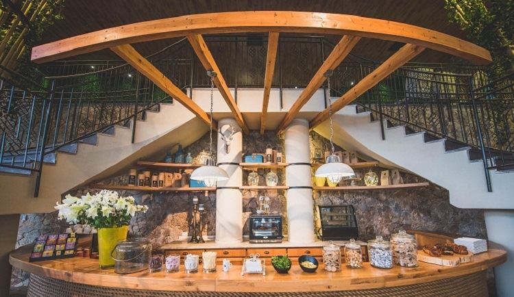 ירידה לפרטים הקטנים, מתחם האירועים אלכסנדר בעמק חפר (צילום: יח