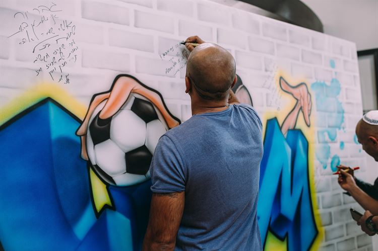 הצצה לתמונות מחגיגות בר המצווה של בנו של אייל גולן 5