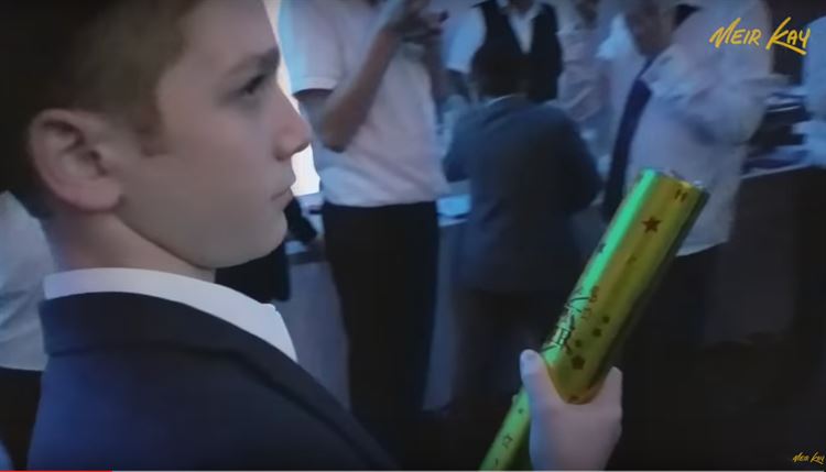 צפו: "אתגר בובות הראווה" באוירת בר מצווה 3