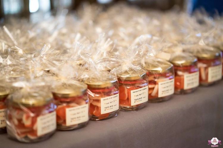 מתנות 'גיב אווי' מפנקות לאורחים בחתונה 12