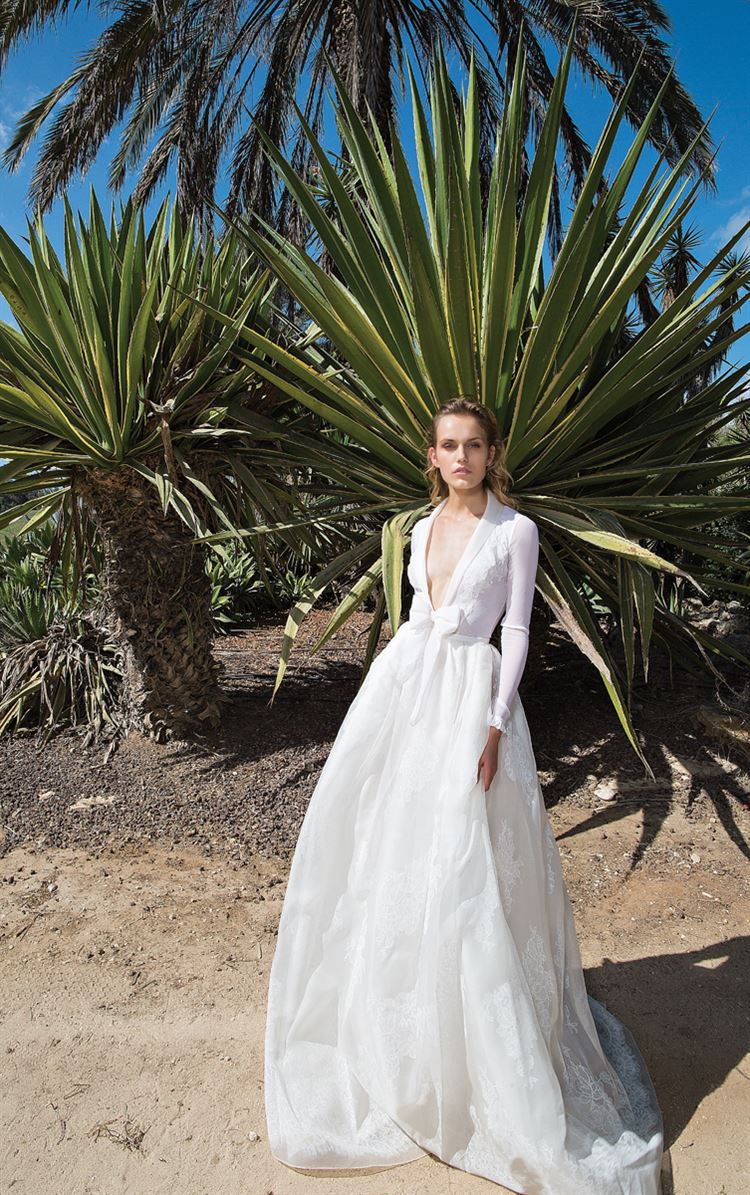 אופנה על זמנית: שמלות הכלה הלוהטות מאז ועד היום 12