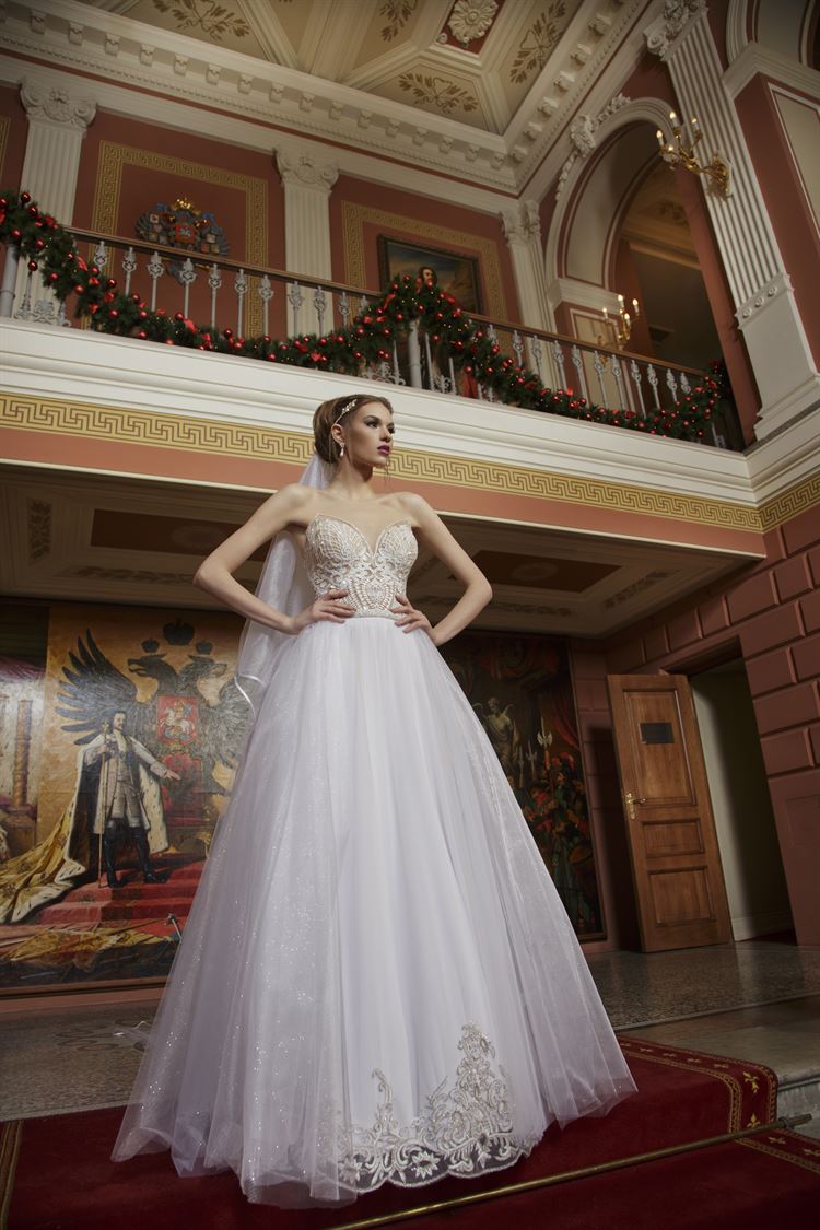 החלום והתגשמותו: מצעד השמלות הנפוחות 8