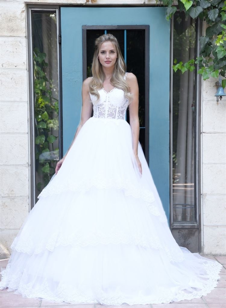 החלום והתגשמותו: מצעד השמלות הנפוחות 13