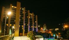 גני ירושלים - על שפת הבריכה