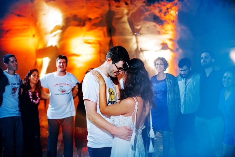 התגשמות הפנטזיה: המעצבת שייצרה את שמלת חלומותיה 16