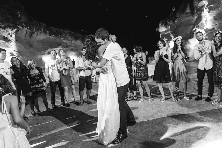 התגשמות הפנטזיה: המעצבת שייצרה את שמלת חלומותיה 17