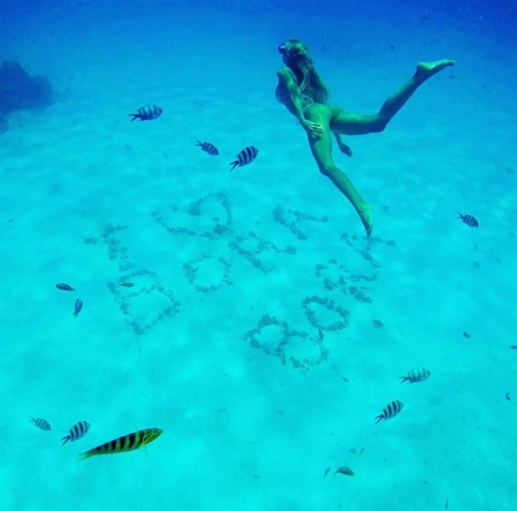 נחשו: איך נראית שמלת כלה של שפנפנת פלייבוי? 3