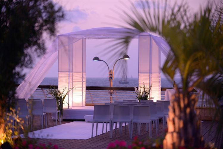 להרגיש את הבריזה: מתחמי אירועים עם נוף לים 11