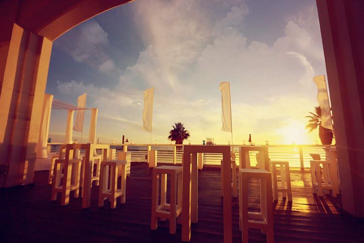 להרגיש את הבריזה: מתחמי אירועים עם נוף לים 17