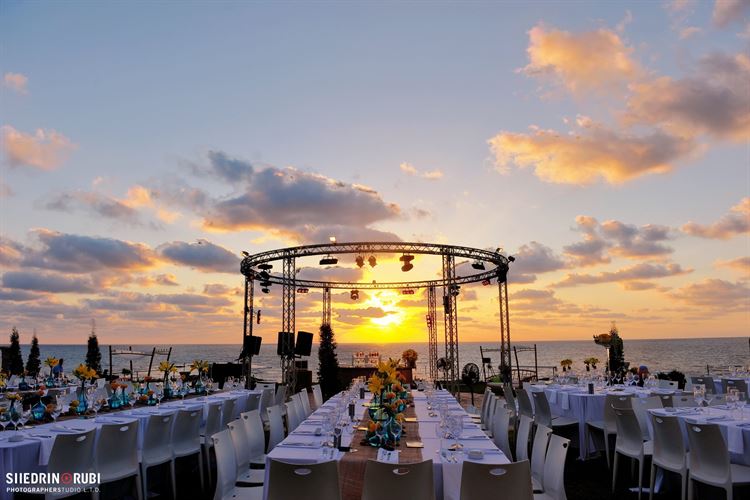 להרגיש את הבריזה: מתחמי אירועים עם נוף לים 7