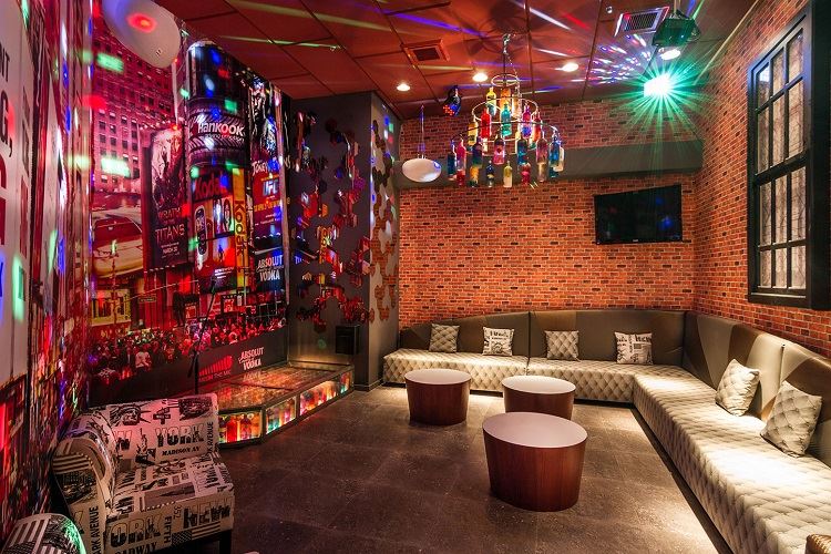 הזרקור: מי און דה מייק 2