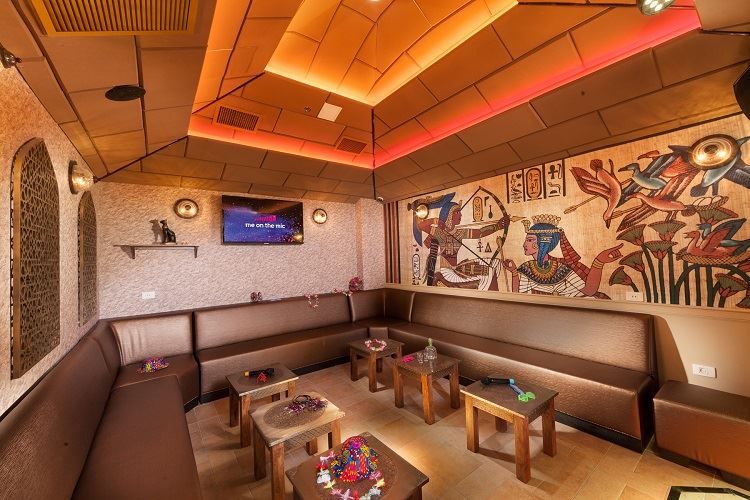 הזרקור: מי און דה מייק 12