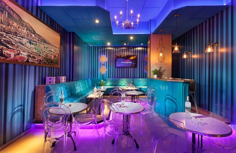 הזרקור: מי און דה מייק 16