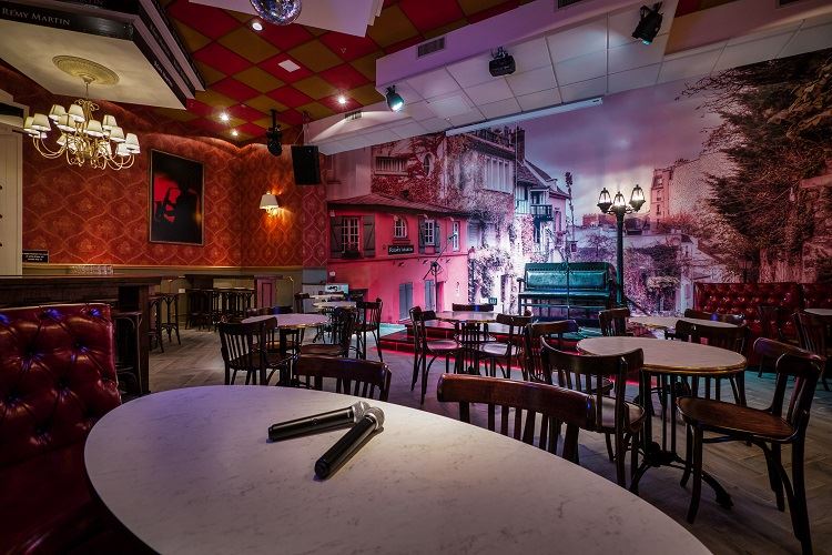 הזרקור: מי און דה מייק 18