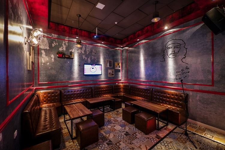 הזרקור: מי און דה מייק 9