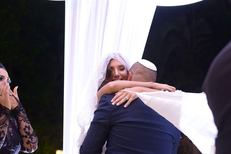 לא תאמינו איך החתן הפתיע את בת זוגו ביום החתונה 9