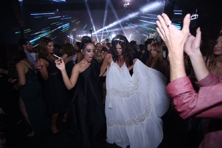 לא תאמינו איך החתן הפתיע את בת זוגו ביום החתונה 6