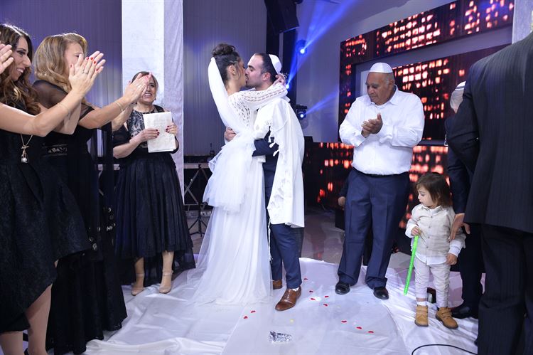 ייחודית, כובשת ומרהיבה: הפקת נישואים בסגנון וינטג' 16