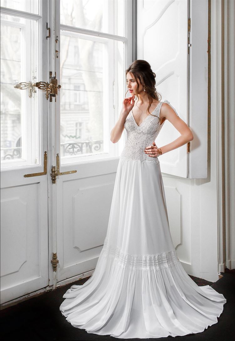 שמלה בקו עיצובי מיוחד ומרשים, קולקצית גן הפרחים של נטלה (צילום: Mihail Kozhuhar)