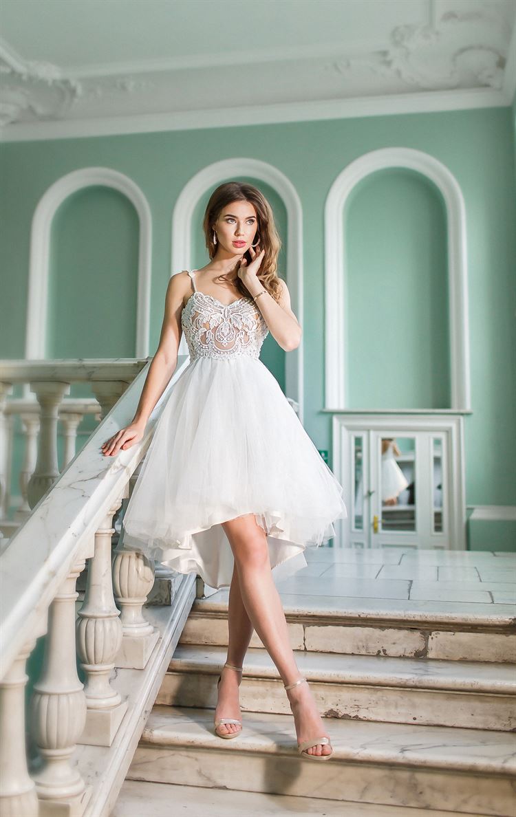 גזרה קוקטית וקלילה, קולקצית גן הפרחים של נטלה (צילום: Mihail Kozhuhar)