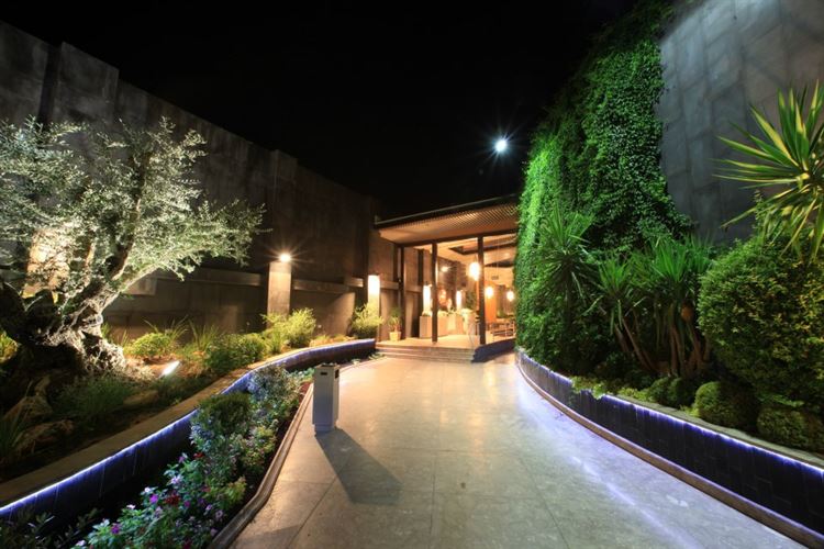 כניסה מרשימה למתחם האירועים חצר המלכה (צילום: יחצ)