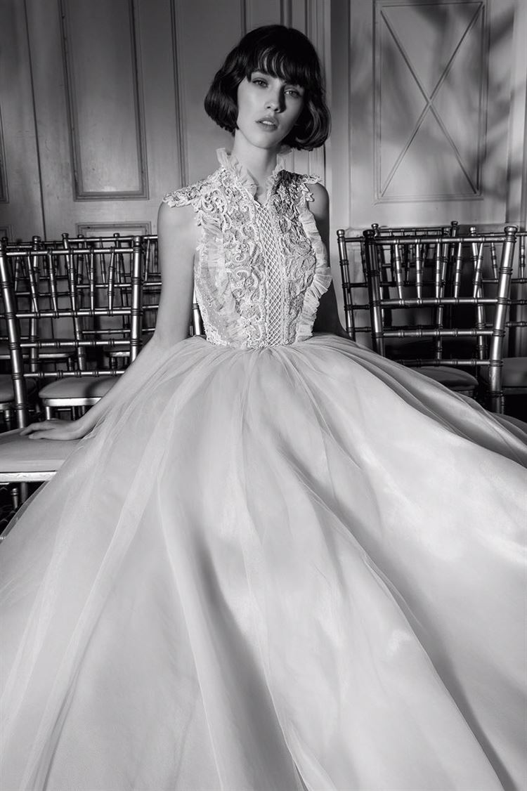 הדוגמנית הצעירה שכובשת את עולם שמלות הכלה 6