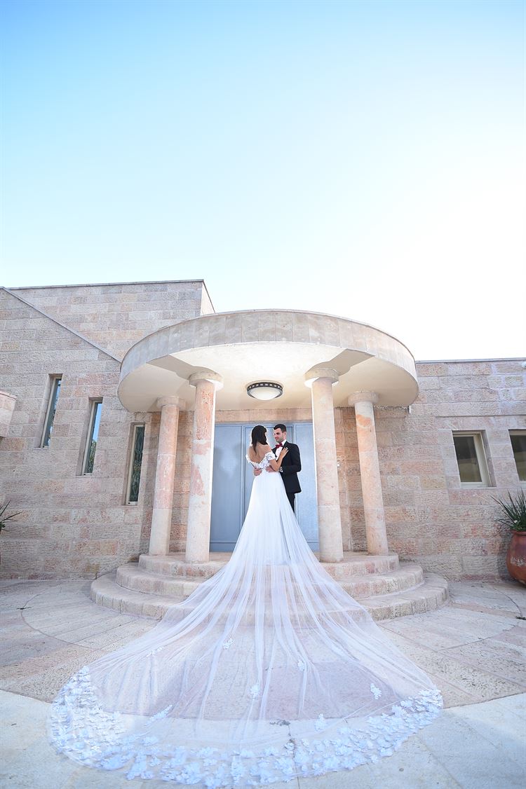 מהדמיון למציאות: הכלה שעיצבה את שמלת חלומותיה 9