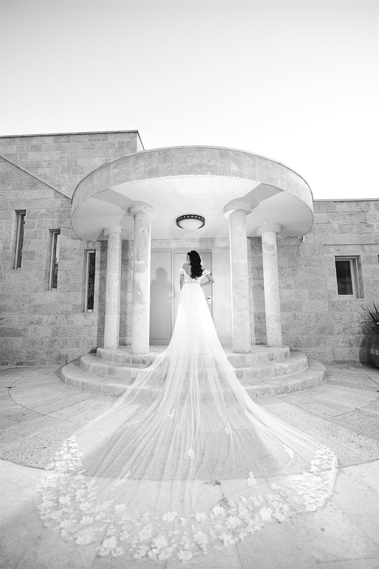 מהדמיון למציאות: הכלה שעיצבה את שמלת חלומותיה 13