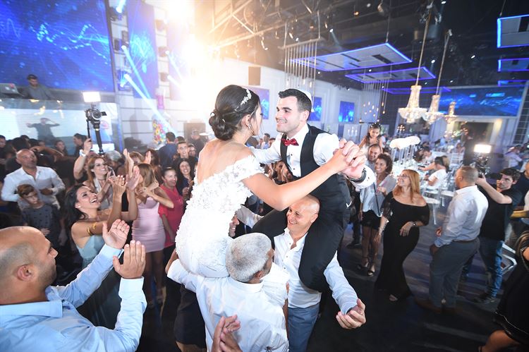 מהדמיון למציאות: הכלה שעיצבה את שמלת חלומותיה 18