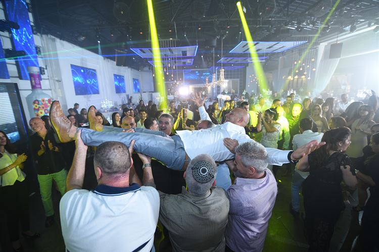 מהדמיון למציאות: הכלה שעיצבה את שמלת חלומותיה 19