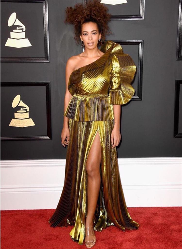 הכתף החשופה חוזרת: כל הדגמים הלוהטים 2