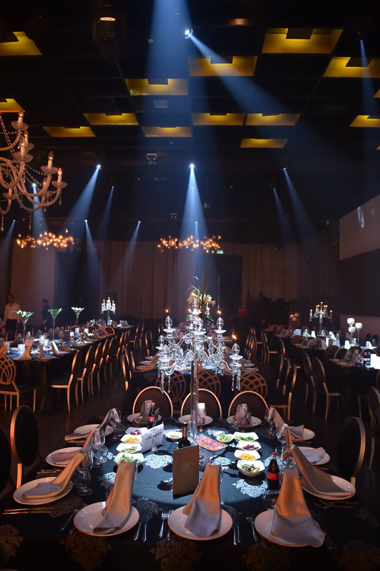 הצעת נישואים מרגשת באווירה משפחתית 3