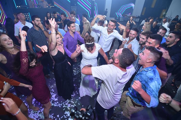 הצעת נישואים מרגשת באווירה משפחתית 14