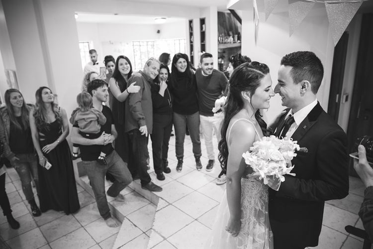 הזוג שארגן את החתונה הכי צבעונית שתראו 8