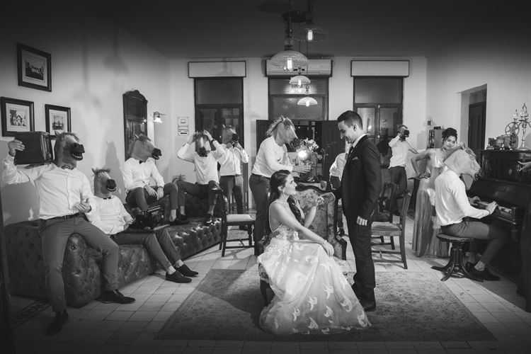 הזוג שארגן את החתונה הכי צבעונית שתראו 11