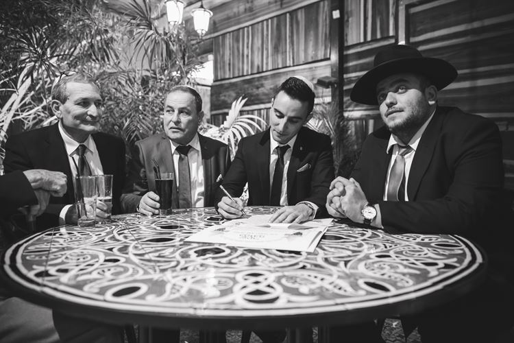 הזוג שארגן את החתונה הכי צבעונית שתראו 12