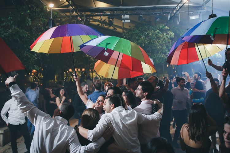 הזוג שארגן את החתונה הכי צבעונית שתראו 19