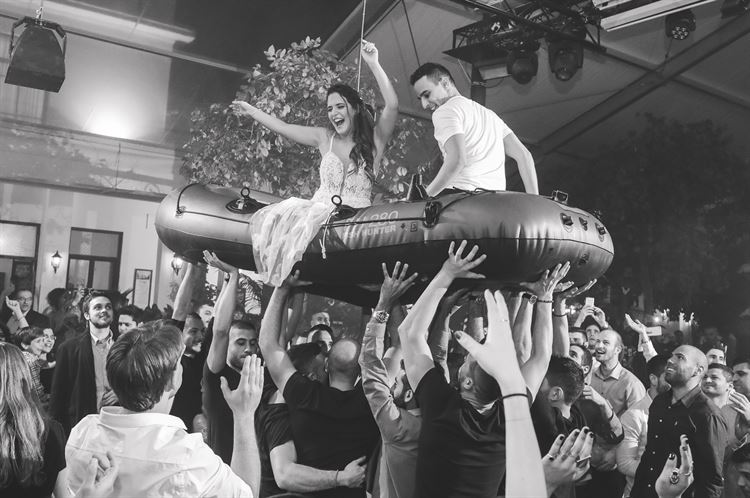 הזוג שארגן את החתונה הכי צבעונית שתראו 22