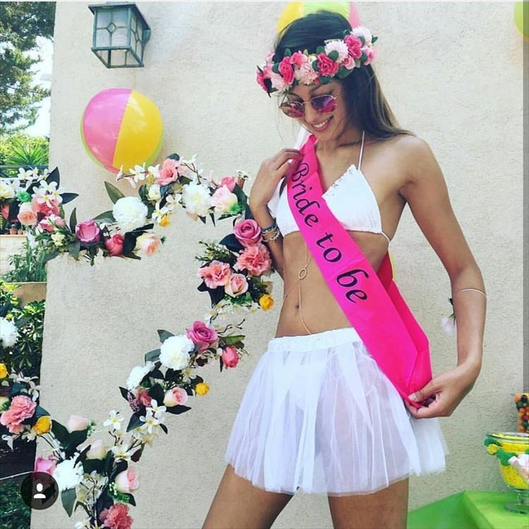 זה רק את והביקיני שלך: מסיבת רווקות בשיא הסטייל 4