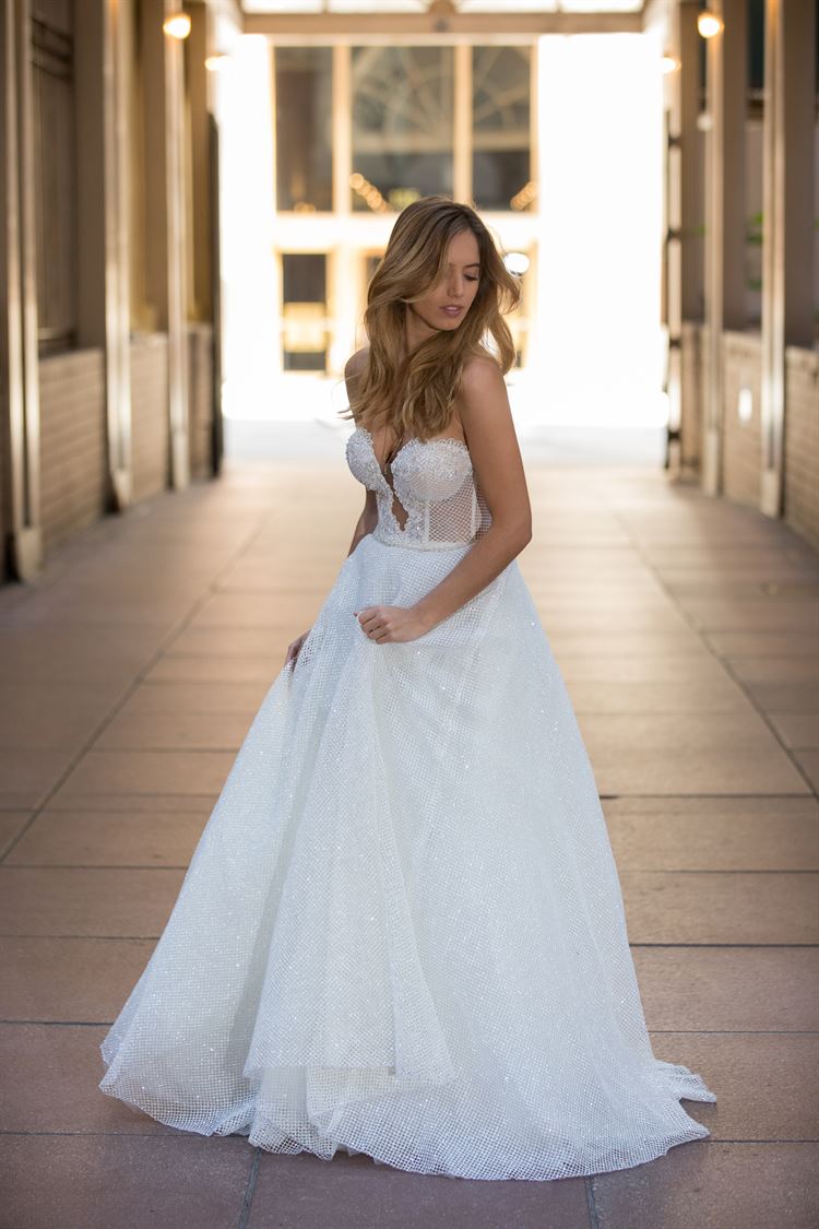 בלי לקרוע את הכיס: שמלות כלה בהנחות שוות 7