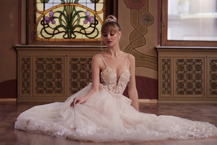 בלי לקרוע את הכיס: שמלות כלה בהנחות שוות 11